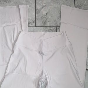 NWT Puedizux  Light Grey/ Cream Crossover Leggings